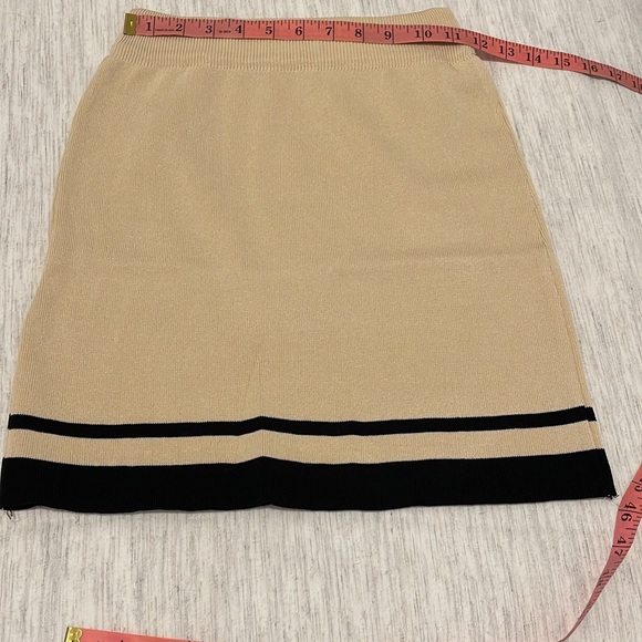 Knitted top and skirt - Picture 10 of 10